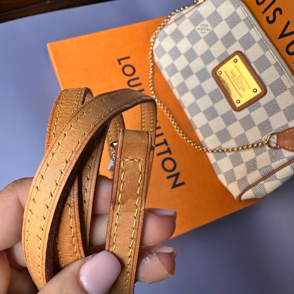 LOUIS VUITTON 
Damier Azur Eva Clutch - Picture 9 of 11